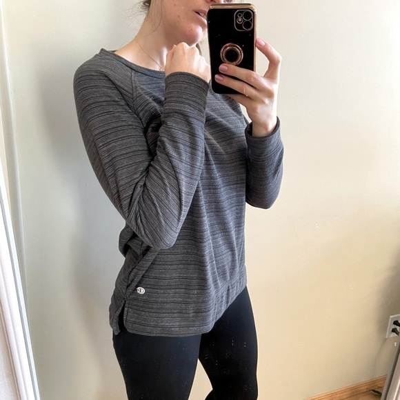 ⭐️2 FOR $20⭐️ Champion Grey Pullover sweater - Picture 4 of 12